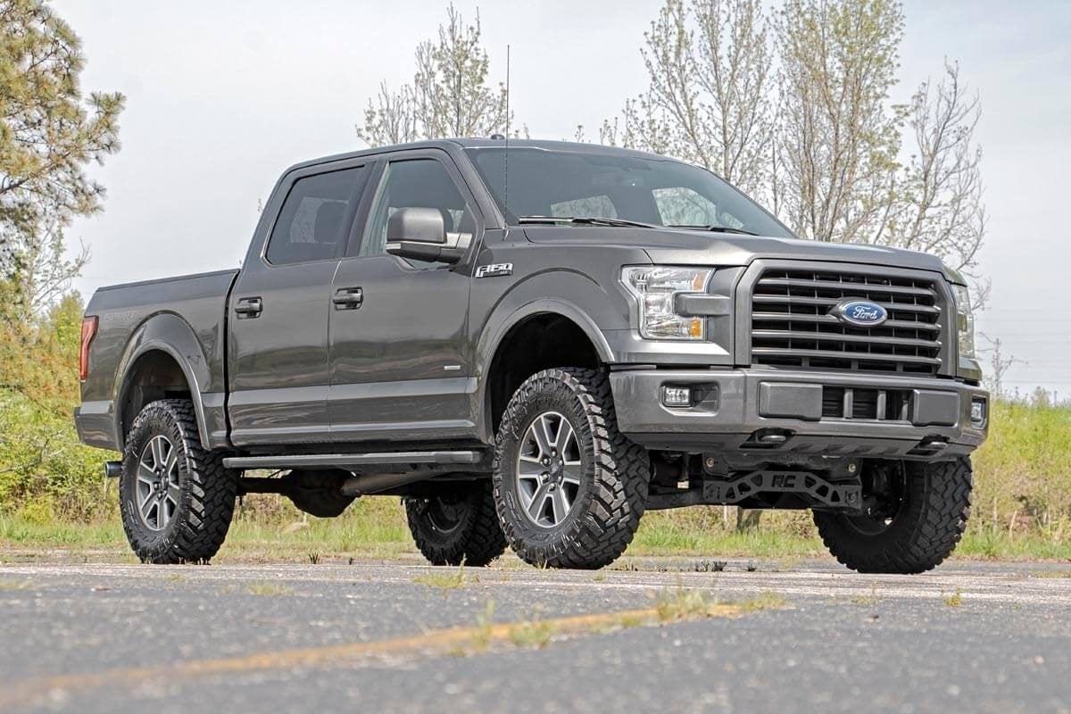 Ford F-150 Suspension Lift Kit - Rough Country - 4 Inch Lift | M1 Struts/M1 - '15-'20
